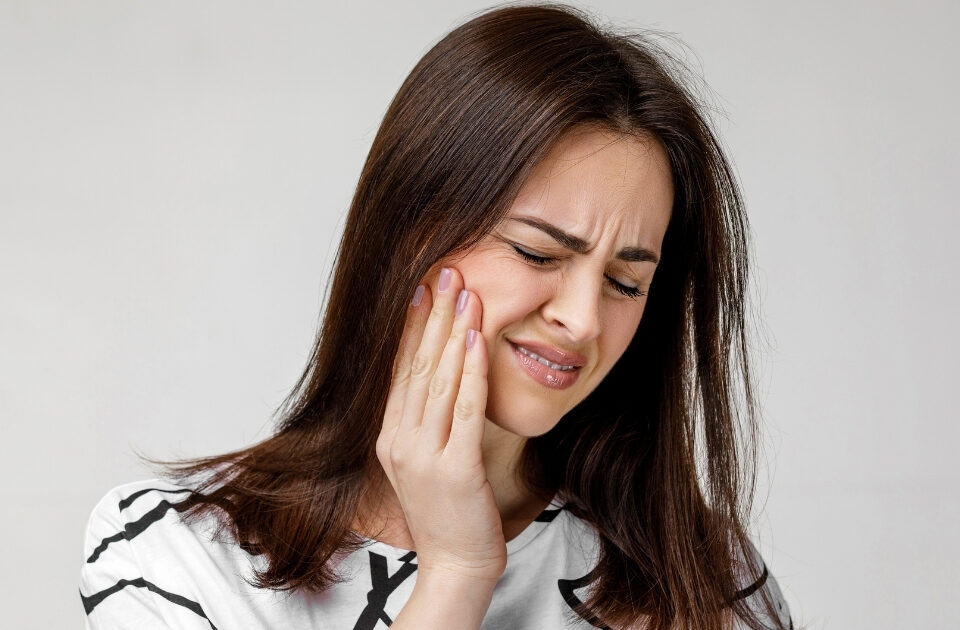 when can i eat after tooth extraction — featured image