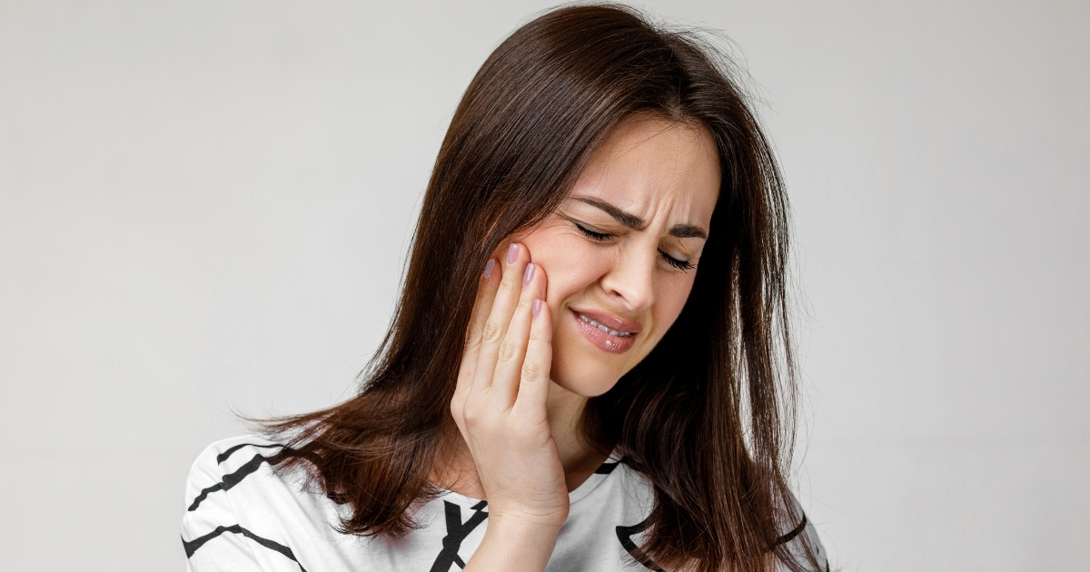 when can i eat after tooth extraction — featured image