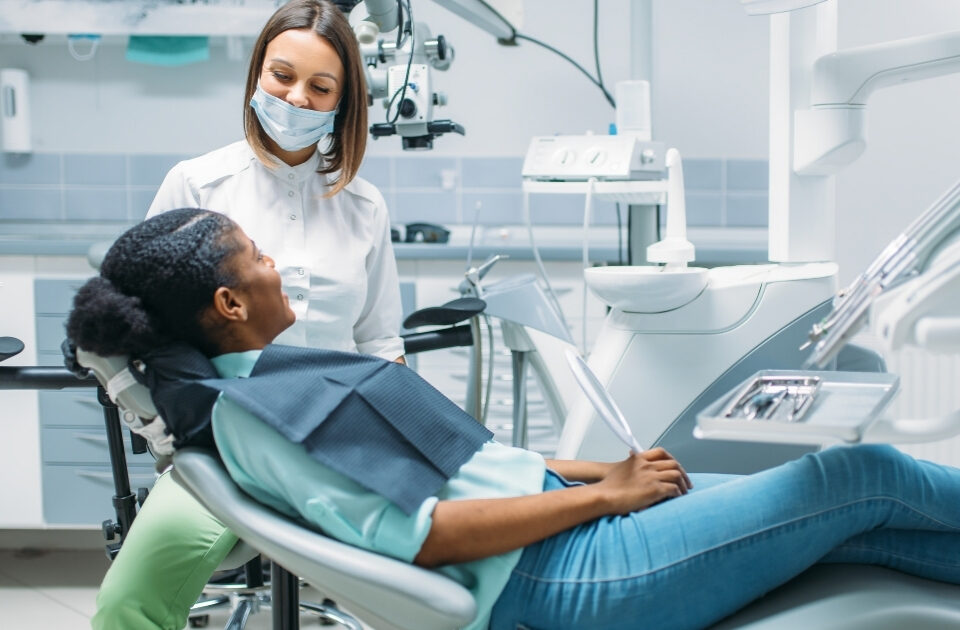 dentist open on saturdays — featured image